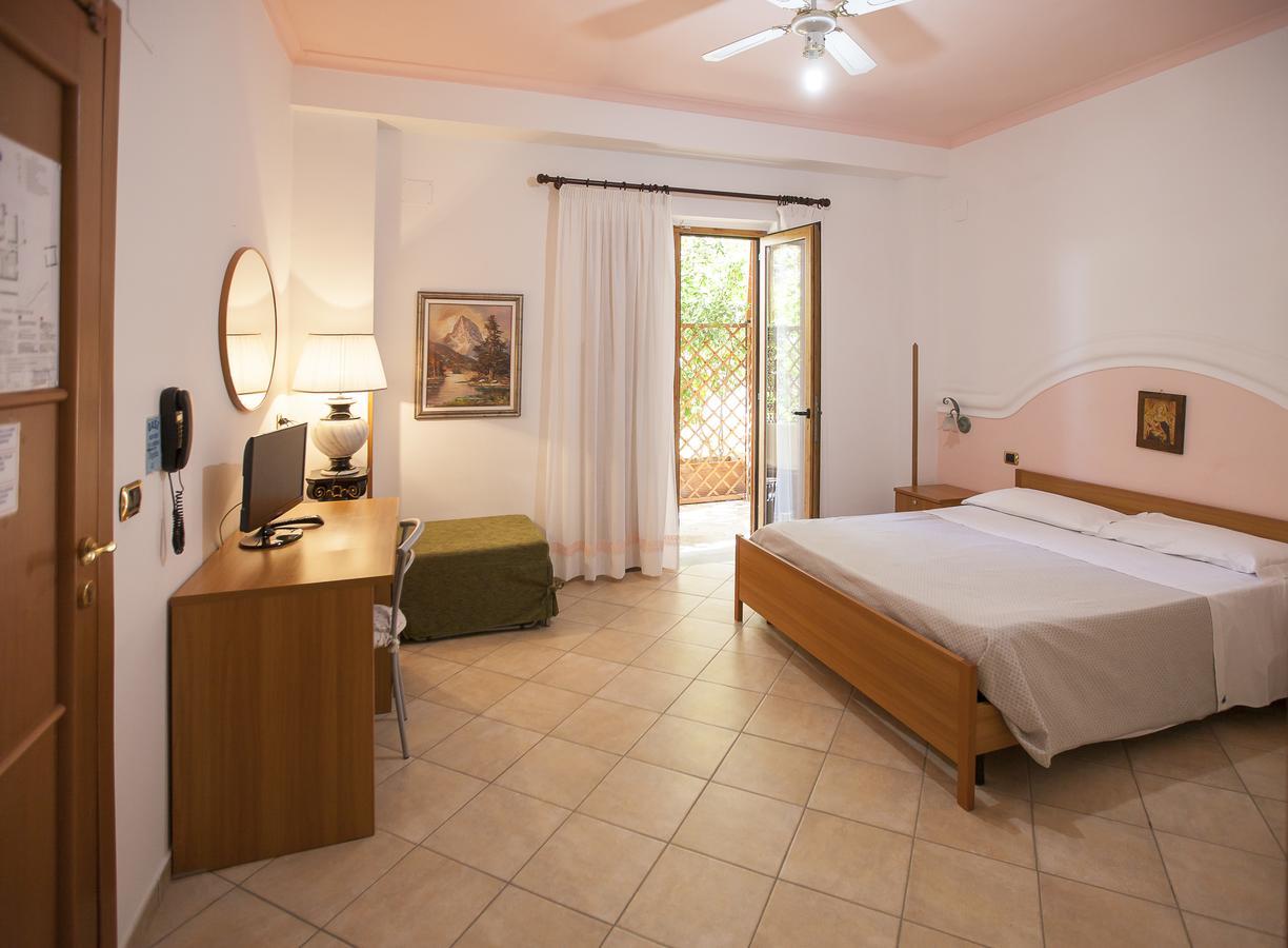 Oasi Relais Bed & Breakfast วีโกเอเกวนเซ ภายนอก รูปภาพ